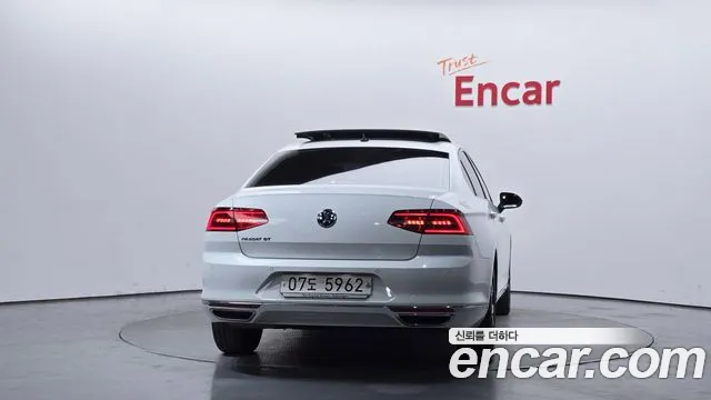 Volkswagen Passat 2018 — фото 4
