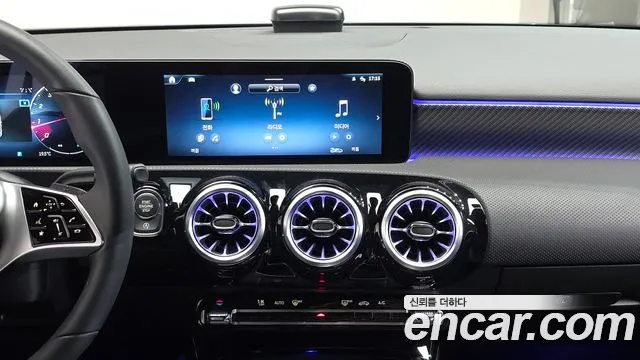 Mercedes-Benz A-Class 2025 — фото 13