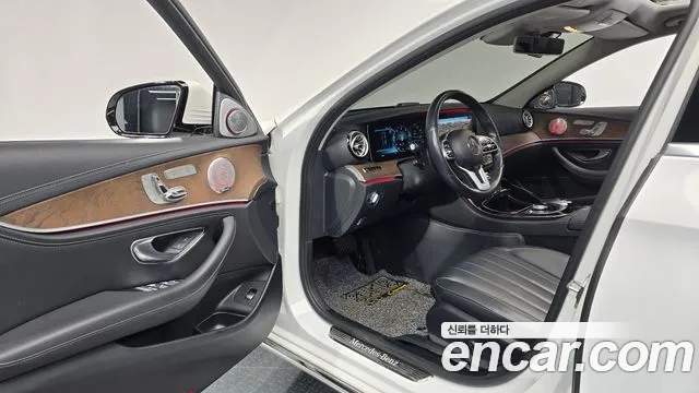 Mercedes-Benz E-Class 2019 — фото 10