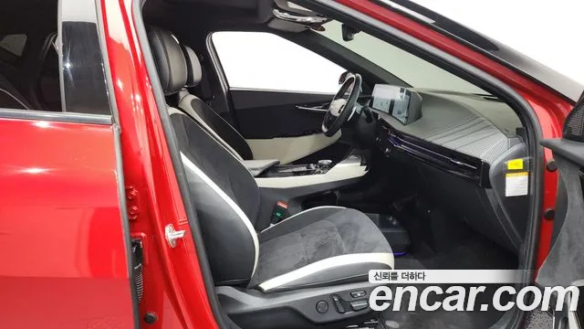 Kia EV6 2022 — фото 11