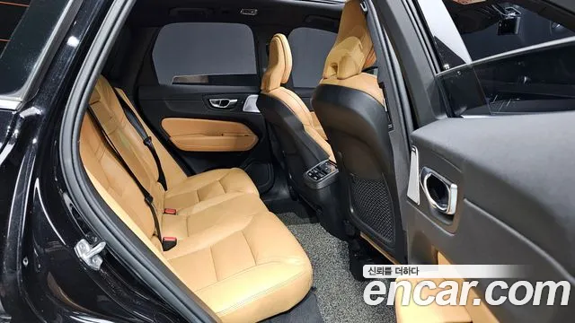 Volvo XC60 2021 — фото 11