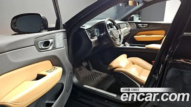 Volvo XC60 2021 — фото 12