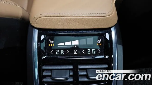 Volvo XC60 2021 — фото 19