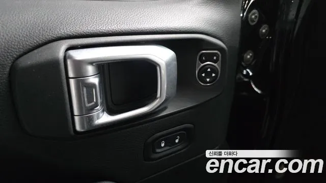 Jeep Wrangler 2021 — фото 18