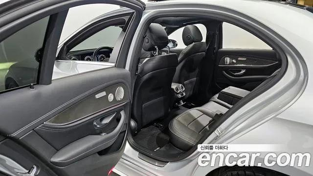 Mercedes-Benz E-Class 2020 — фото 11