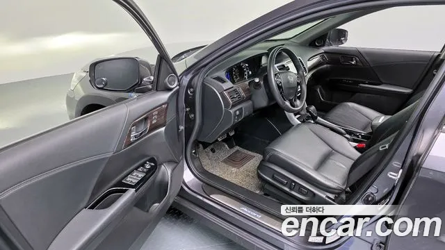 Honda Accord 2017 — фото 11