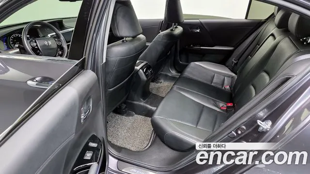 Honda Accord 2017 — фото 12