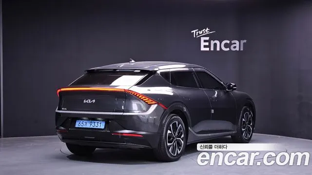Kia EV6 2023 — фото 2