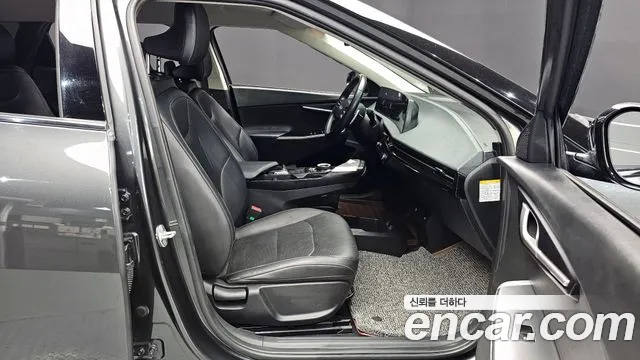 Kia EV6 2023 — фото 11