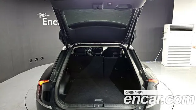 Kia EV6 2023 — фото 20