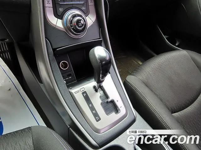 Hyundai AVANTE 2014 — фото 10