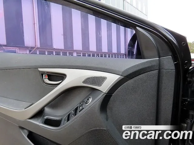 Hyundai AVANTE 2014 — фото 11