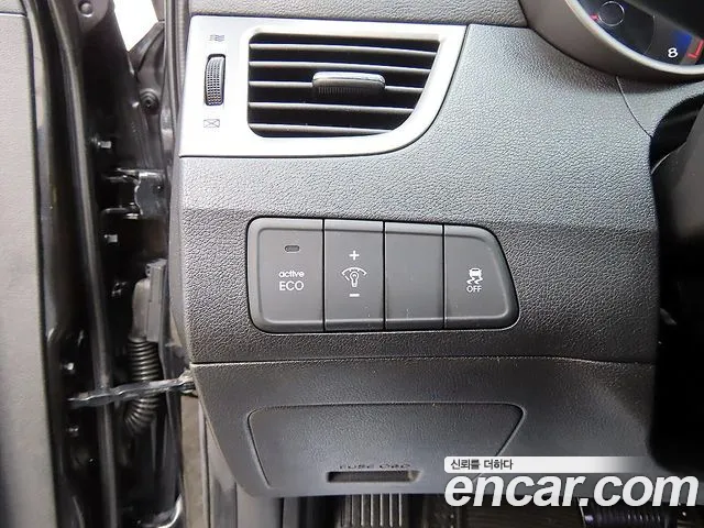 Hyundai AVANTE 2014 — фото 12