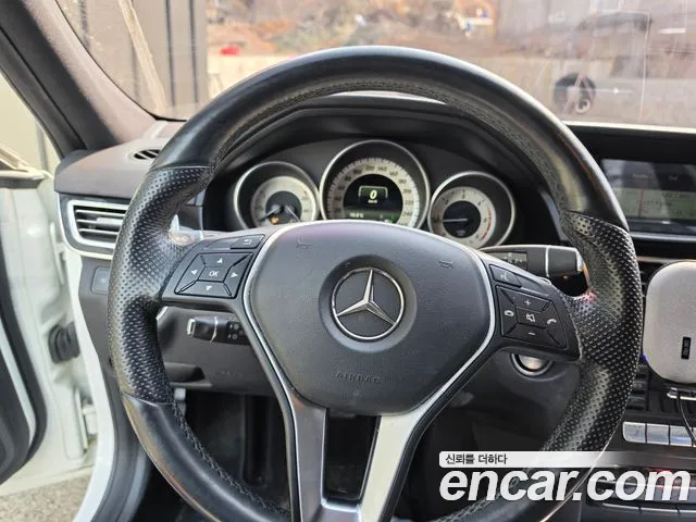 Mercedes-Benz E-Class 2015 — фото 18