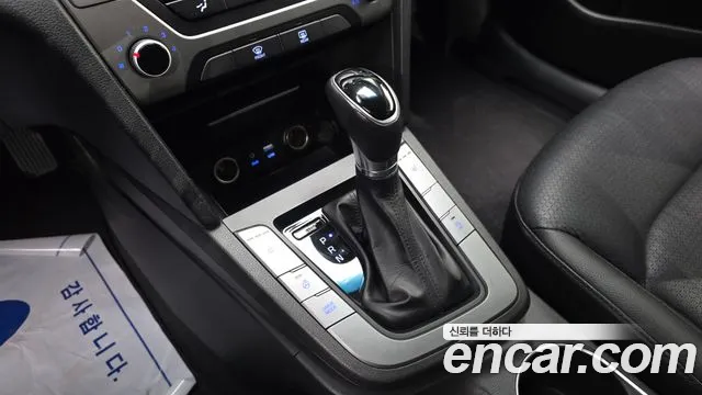 Hyundai AVANTE 2016 — фото 9