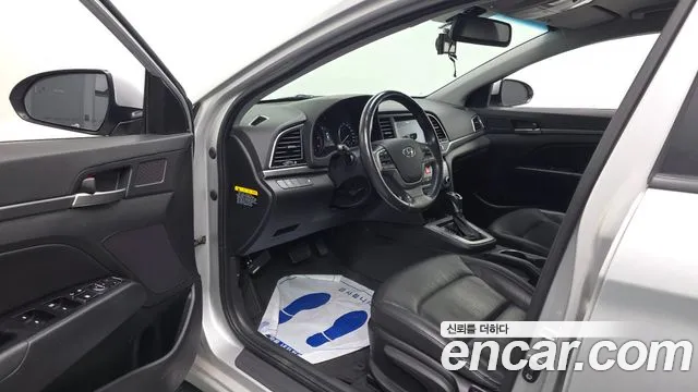 Hyundai AVANTE 2016 — фото 10