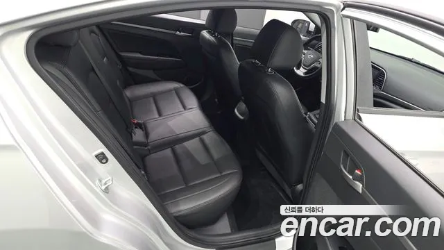 Hyundai AVANTE 2016 — фото 12