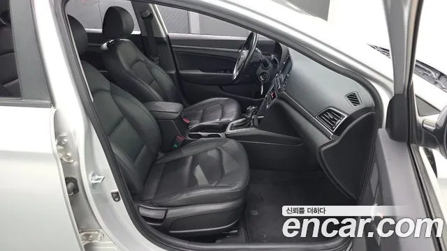 Hyundai AVANTE 2016 — фото 13