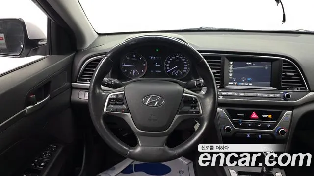 Hyundai AVANTE 2016 — фото 16