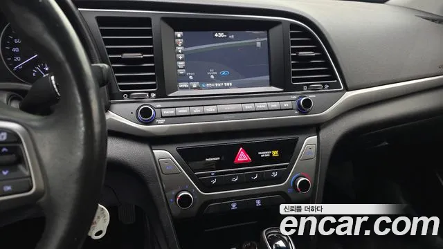 Hyundai AVANTE 2016 — фото 18