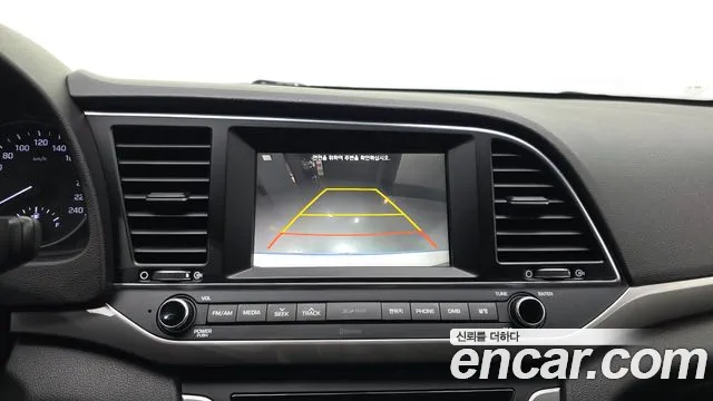 Hyundai AVANTE 2016 — фото 20