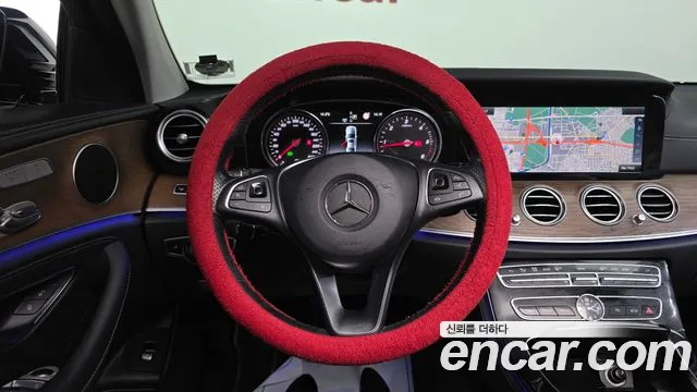Mercedes-Benz E-Class 2017 — фото 13