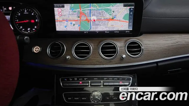 Mercedes-Benz E-Class 2017 — фото 14