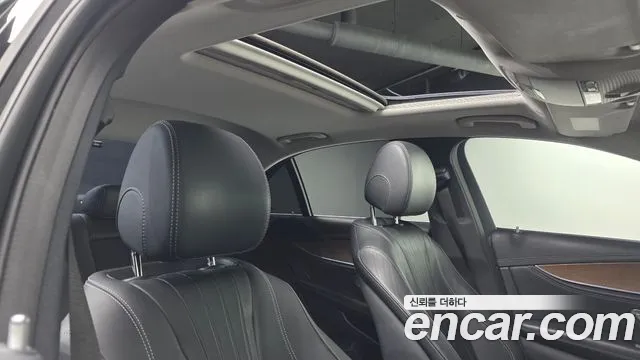 Mercedes-Benz E-Class 2017 — фото 18