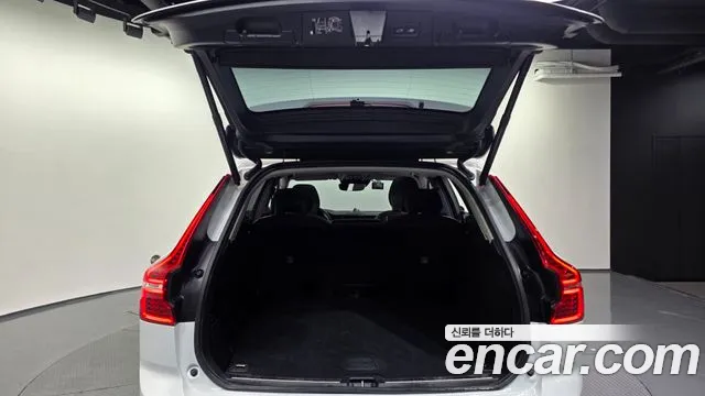 Volvo XC60 2021 — фото 20