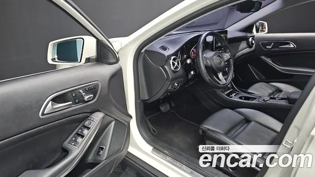 Mercedes-Benz GLA-Class 2018 — фото 11