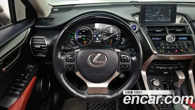 Lexus NX 2016 — фото 12
