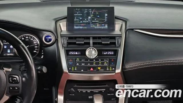 Lexus NX 2016 — фото 13