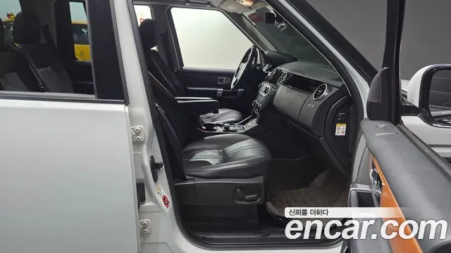 Land Rover Discovery 2016 — фото 10