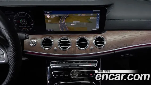 Mercedes-Benz E-Class 2017 — фото 14