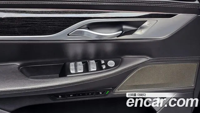 BMW 7-Series 2018 — фото 16