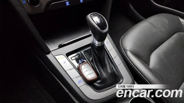 Hyundai AVANTE 2018 — фото 9