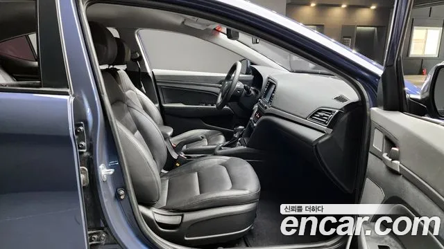 Hyundai AVANTE 2018 — фото 10