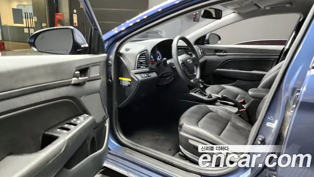 Hyundai AVANTE 2018 — фото 11