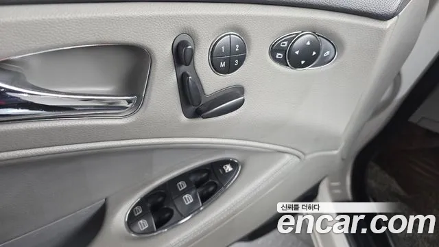 Mercedes-Benz CLS-Class 2005 — фото 13
