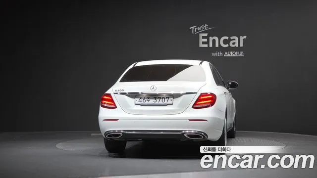 Mercedes-Benz E-Class 2017 — фото 4