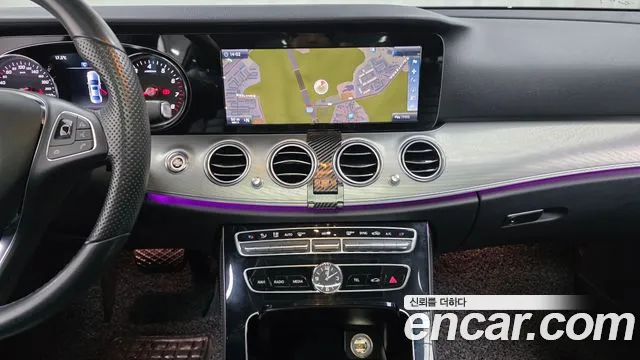 Mercedes-Benz E-Class 2017 — фото 14