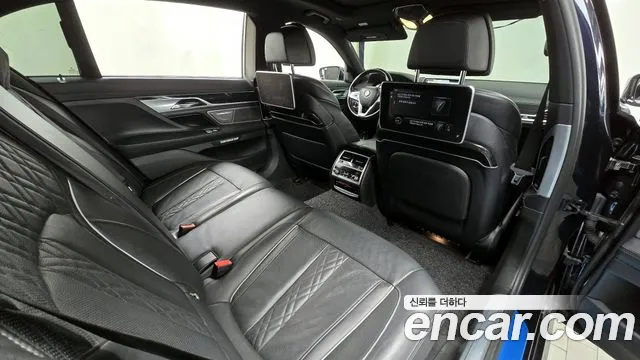 BMW 7-Series 2017 — фото 12