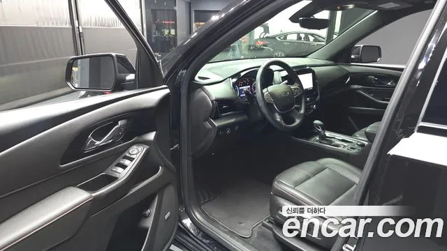 ChevroletGMDaewoo Traverse 2023 — фото 10