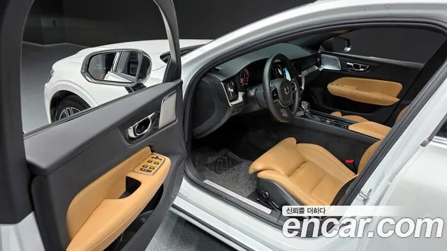Volvo S60 2020 — фото 11