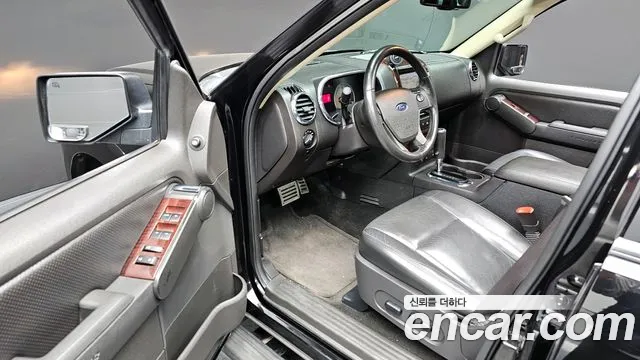 Ford Explorer 2010 — фото 12