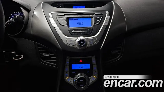 Hyundai AVANTE 2011 — фото 15