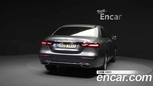 Mercedes-Benz E-Class 2022 — фото 4