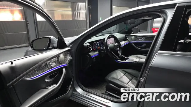 Mercedes-Benz E-Class 2022 — фото 10
