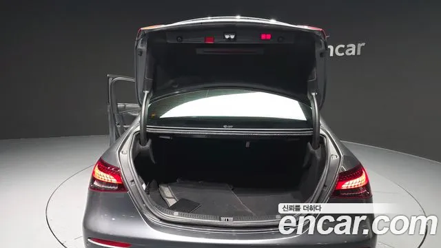 Mercedes-Benz E-Class 2022 — фото 20
