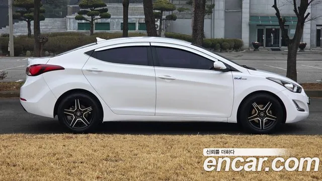 Hyundai AVANTE 2015 — фото 7